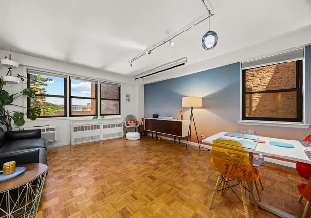 579-w-215th-st-5c-new-york-city-ny-10034/hzid_4976e0bb