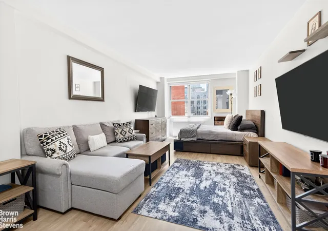 520-e-72nd-st-12e-new-york-city-ny-10021/hzid_3f9a92d4