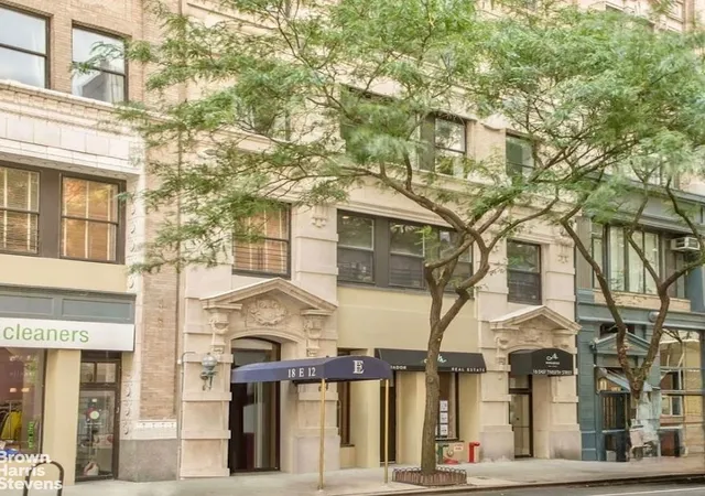 18-e-12th-st-7b-new-york-city-ny-10003/hzid_3f6a8377