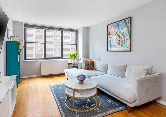 301-e-87th-st-8c-new-york-city-ny-10128/hzid_f4f53b30