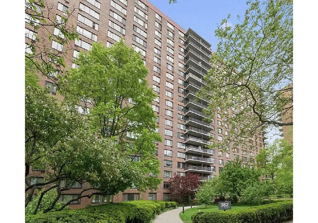 382-central-park-w-17x-new-york-city-ny-10025/hzid_e6d48af7