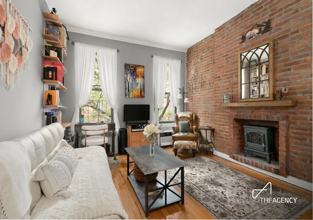 227-e-87th-st-3b-new-york-city-ny-10128/hzid_c2e2f4ea