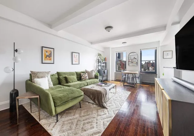 300-w-23rd-st-8g-new-york-city-ny-10011/hzid_dbad220b