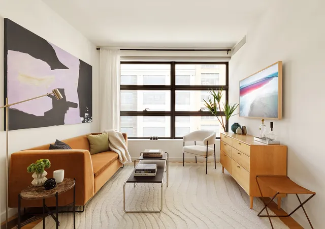 547-w-47th-st-521-new-york-city-ny-10036/hzid_3701133e