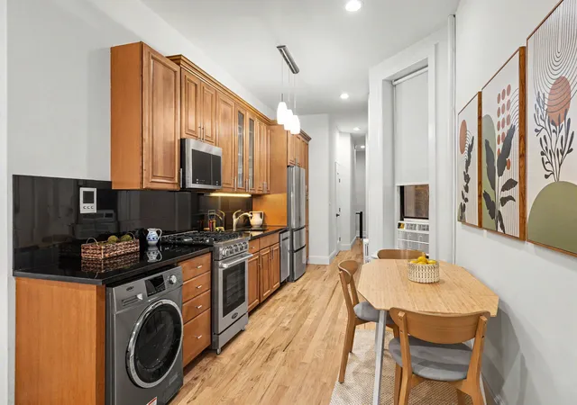 514-e-82nd-st-1w-new-york-city-ny-10028/hzid_46aef2c0