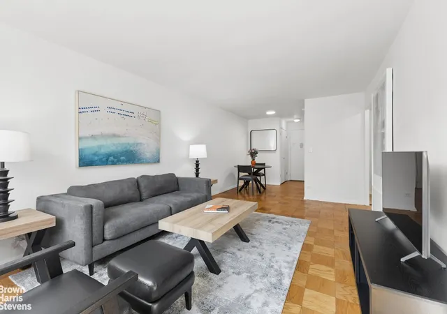 16-w-16th-st-14mn-new-york-city-ny-10011/hzid_dba2c3f5