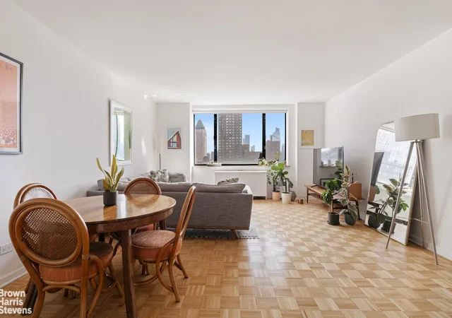 30-w-61st-st-25b-new-york-city-ny-10023/hzid_a5a7934b
