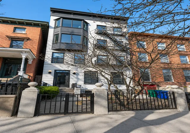 118-clinton-ave-2a-new-york-city-ny-11205/hzid_9a3b680d