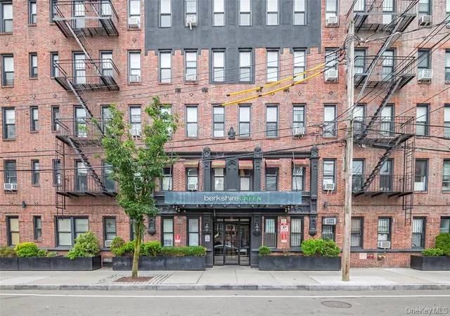 42-22-ketcham-st-d-21-new-york-city-ny-11373/hzid_a7927855