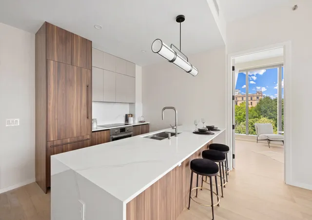 11-50-45th-road-2j-new-york-city-ny-11358/hzid_bbb64c33