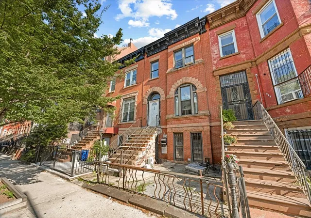 638-halsey-st-new-york-city-ny-11233/hzid_e5c5312f