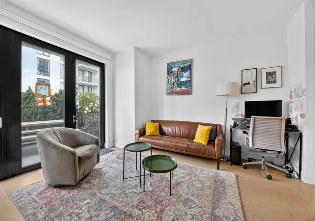 37-14-34th-st-s2d-new-york-city-ny-11106/hzid_d3917c4e