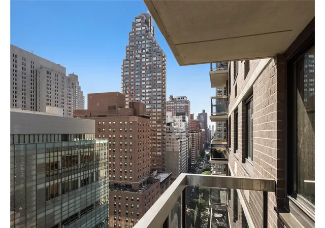 515-e-72nd-street-17f-new-york-city-ny-10021/hzid_a1f5eb20