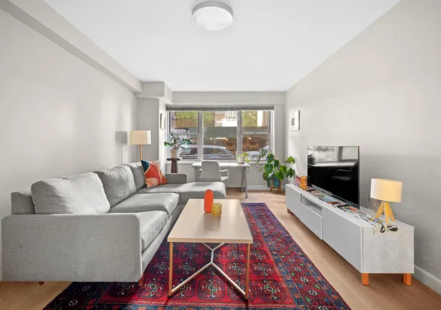 400-e-85th-street-1a-new-york-city-ny-10028/hzid_5a36ce6d