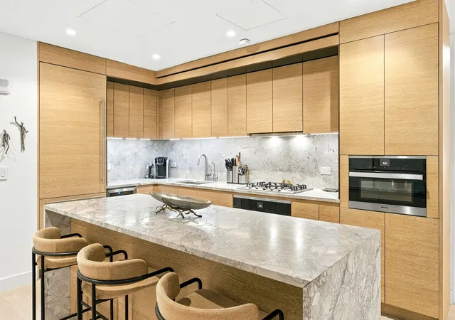 215-w-28th-street-6a-new-york-city-ny-10001/hzid_b479d675