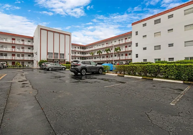 4000-nw-44th-ave-205-lauderdale-lakes-fl-33319/hzid_3305c32b