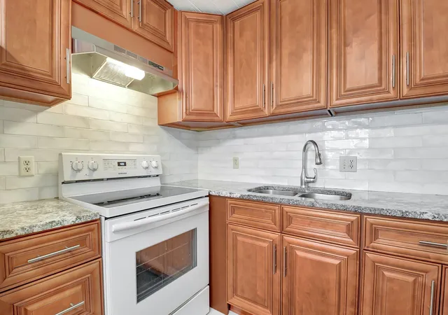 400-village-green-cir-w-212-palm-springs-fl-33461/hzid_f8faebcd