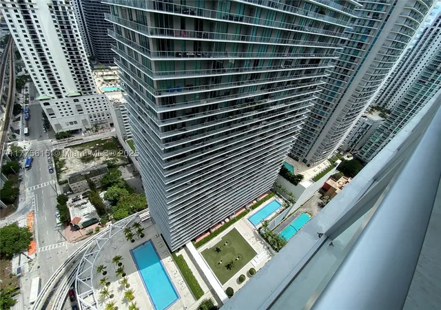 79-sw-12-st-3810-s-miami-fl-33130/hzid_443560ca