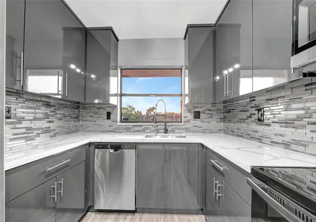 10433-sunrise-lakes-blvd-409-sunrise-fl-33322/hzid_2bf87f59