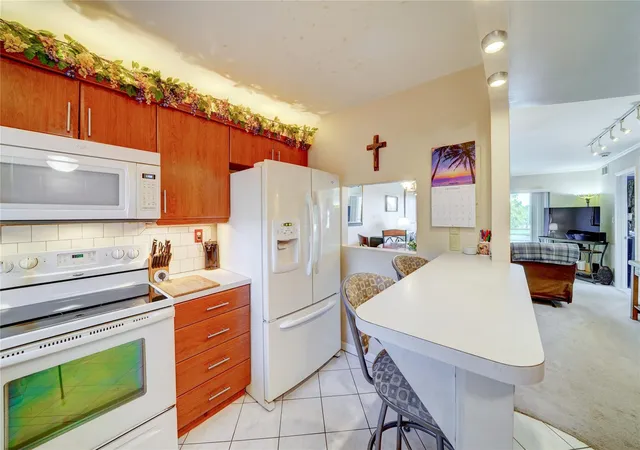 9440-sunrise-lakes-blvd-312-sunrise-fl-33322/hzid_d5d29a93
