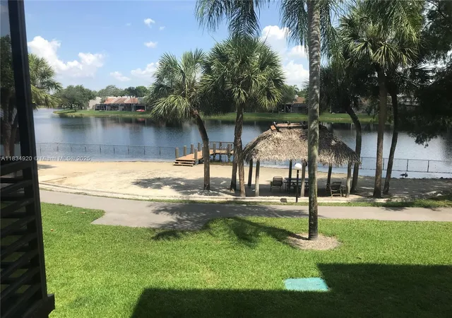 1101-colony-point-cir-206-pembroke-pines-fl-33026/hzid_ad78bfef
