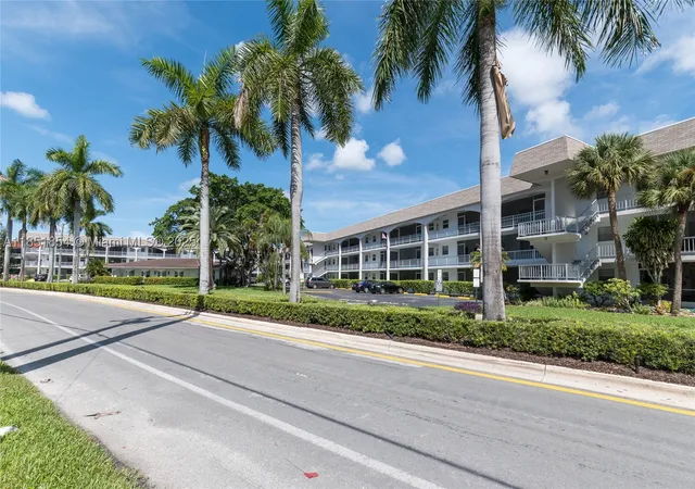581-blue-heron-dr-301-b-hallandale-beach-fl-33009/hzid_e1164a52
