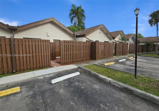 1760-nw-72nd-ave-81-plantation-fl-33313/hzid_ac6702de