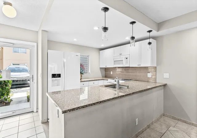 2191-ne-1st-ct-apt-106-boynton-beach-fl-33435/hzid_fe415c12