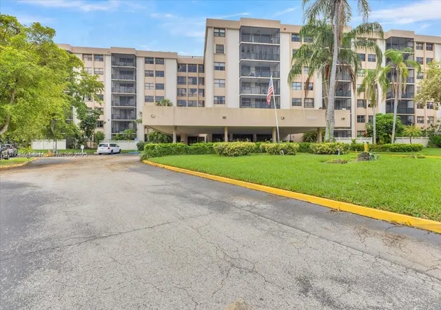 900-ne-195th-street-607-miami-fl-33179/hzid_471a91c9