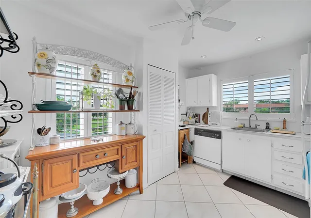 9481-sunrise-lakes-blvd-310-sunrise-fl-33322/hzid_c4984eb0