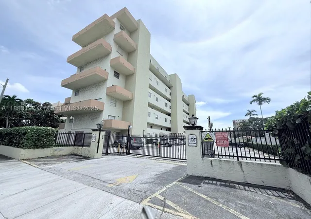 300-nw-42nd-ave-109-miami-fl-33126/hzid_d7c61b44