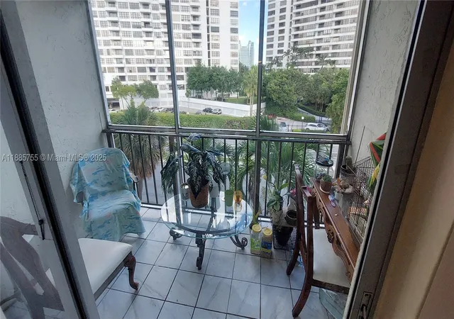501-three-islands-blvd-417-hallandale-beach-fl-33009/hzid_dae27518