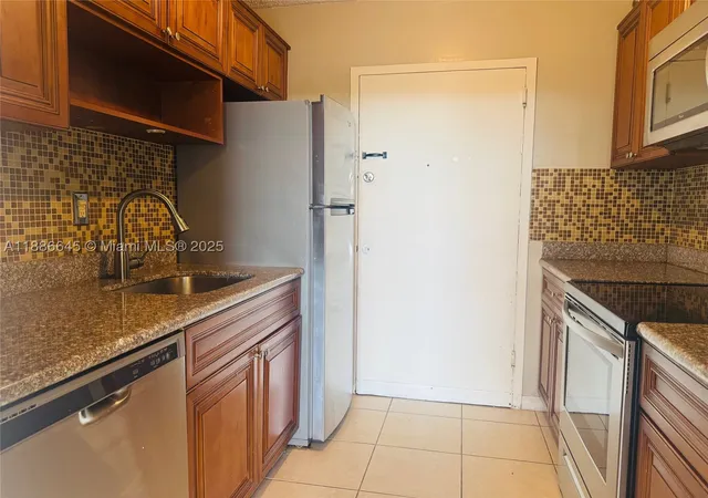 2000-ne-135th-st-403-south-miami-fl-33181/hzid_b9039915