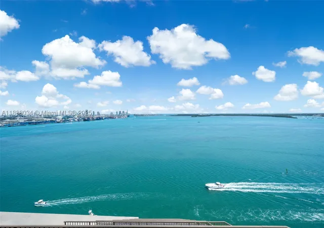 520-brickell-key-dr-uph-03-miami-fl-33131/hzid_9daa3161