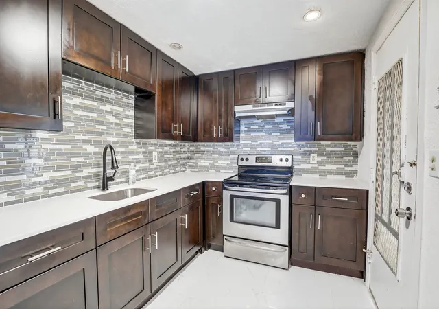 4770-nw-10th-ct-104-plantation-fl-33313/hzid_3f5fa560