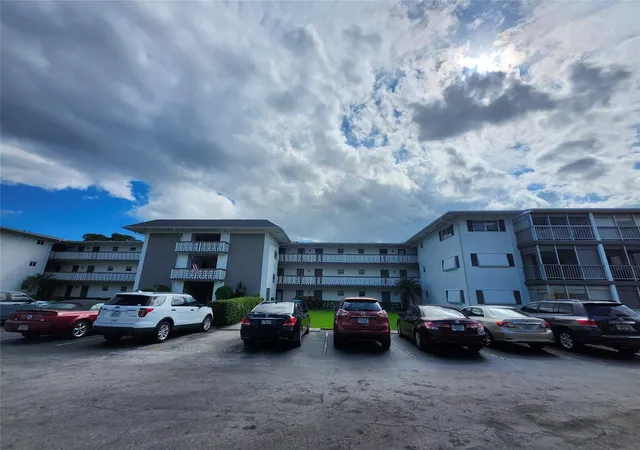 1201-hillcrest-ct-105-hollywood-fl-33021/hzid_a515ed04