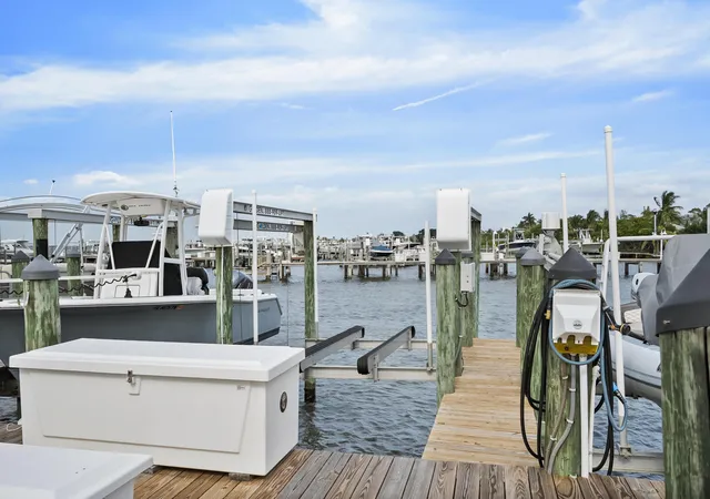 1456-ne-ocean-blvd-9-202-stuart-fl-34996/hzid_dc227d4a