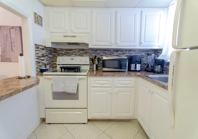 3091-e-sun-sunrise-lakes-dr-e-207-sunrise-fl-33322/hzid_61b9d4bb
