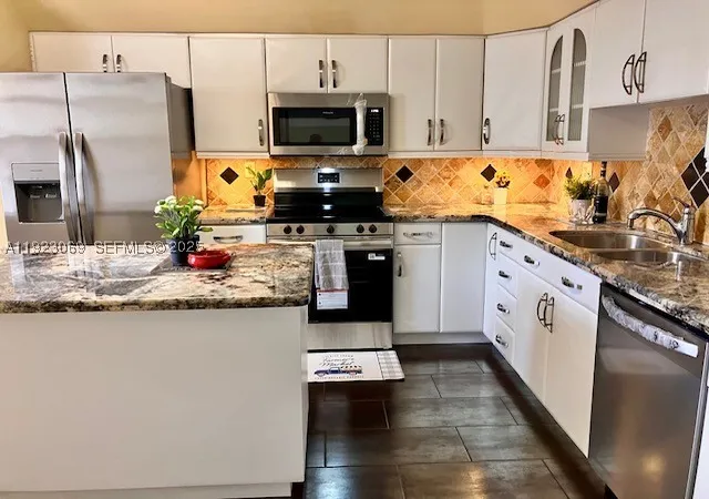 3910-inverrary-blvd-304-b-lauderhill-fl-33319/hzid_81ff082c