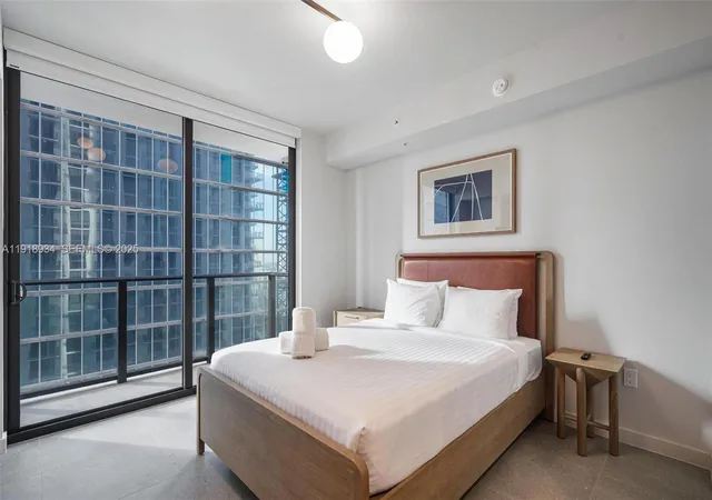 11-ne-6th-street-2206-miami-fl-33132/hzid_1bec1502