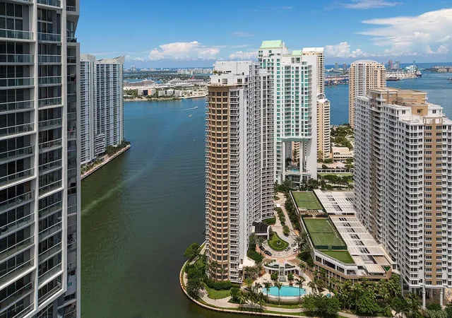 495-brickell-ave-4010-miami-fl-33131/hzid_3a814d13