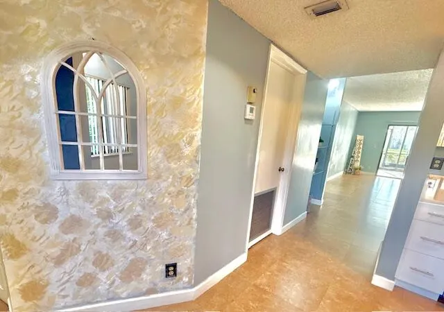 2202-s-cypress-bend-dr-101-pompano-beach-fl-33069/hzid_660a5b20