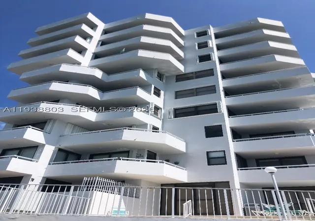 6830-indian-creek-dr-5b-miami-beach-fl-33141/hzid_72e9a232