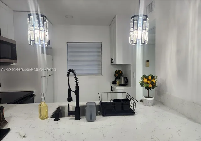 5001-nw-34th-st-305-lauderdale-lakes-fl-33319/hzid_5f9a8a00