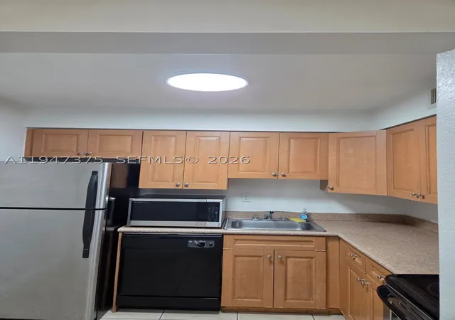 5221-geneva-way-302-doral-fl-33166/hzid_f393715a