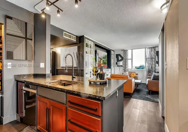 3800-hillcrest-dr-401-hollywood-fl-33021/hzid_a68bec3f