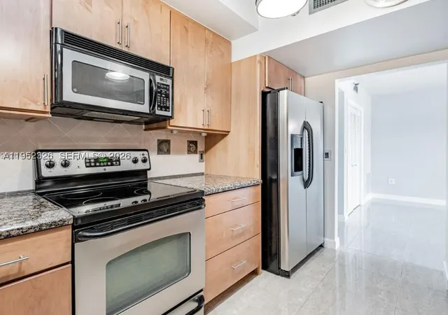 4001-hillcrest-dr-914-hollywood-fl-33021/hzid_b5f7f271
