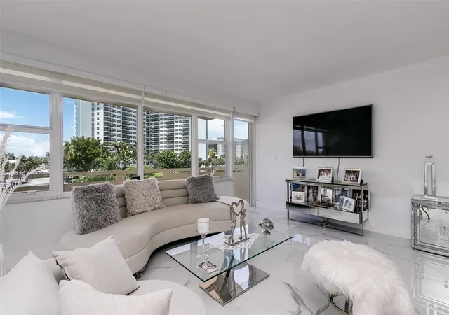 3333-ne-34th-st-304-fort-lauderdale-fl-33308/hzid_379a626c
