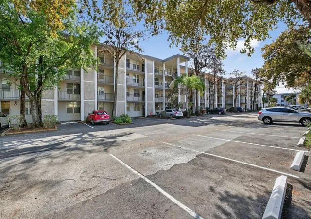 4898-nw-29th-ct-315-lauderdale-lakes-fl-33313/hzid_5022763a