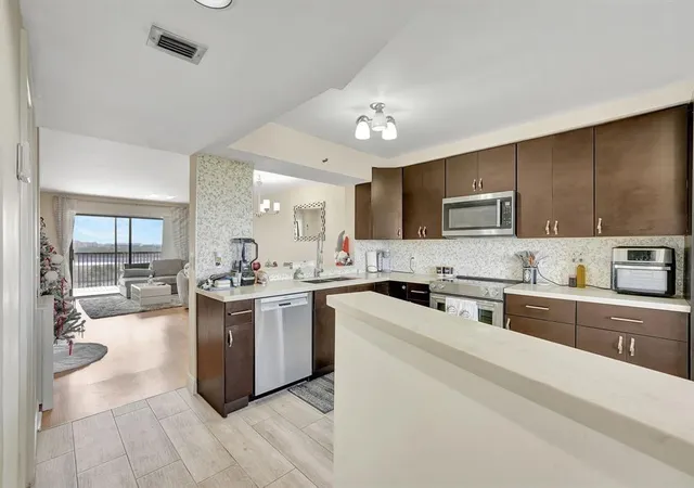 2200-s-cypress-bend-dr-905-pompano-beach-fl-33069/hzid_a063bdcb